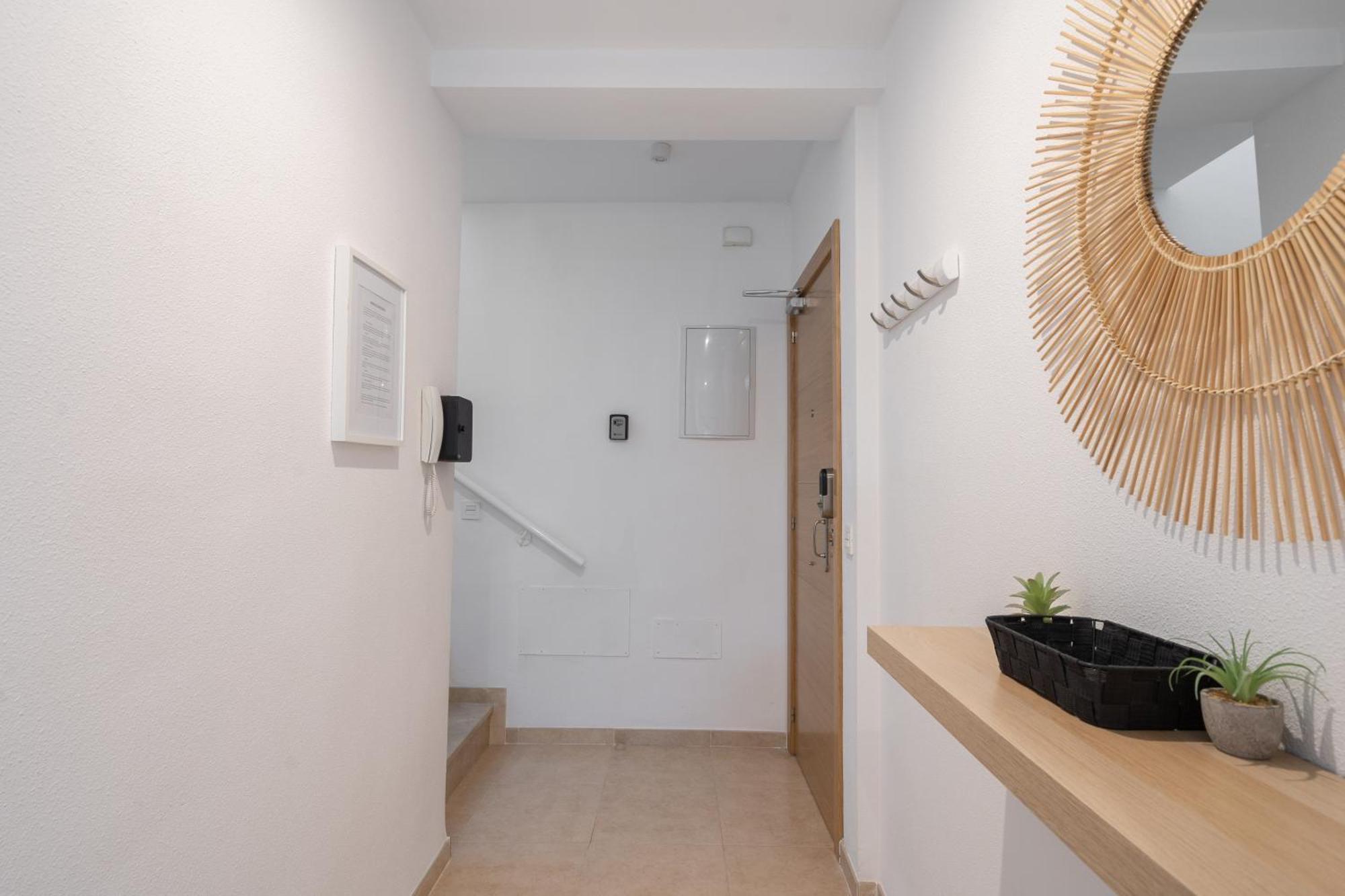 Cervantes Con Terraza Y Vistas Al Mar Apartament *